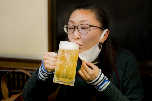 笑えないお酒の失敗談13選 呑み過ぎて記憶がない まさかの代償とは Clover クローバー