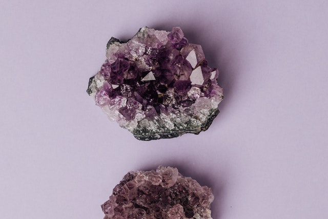 紫色のパワーストーン7選 パープル系の石の種類とパワーを解説 Clover クローバー